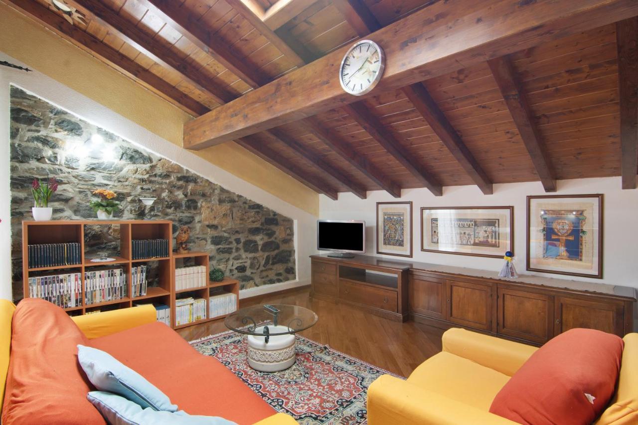 La Mansarda Di Eros E Tiziana Apartment Lanzo D'intelvi Luaran gambar