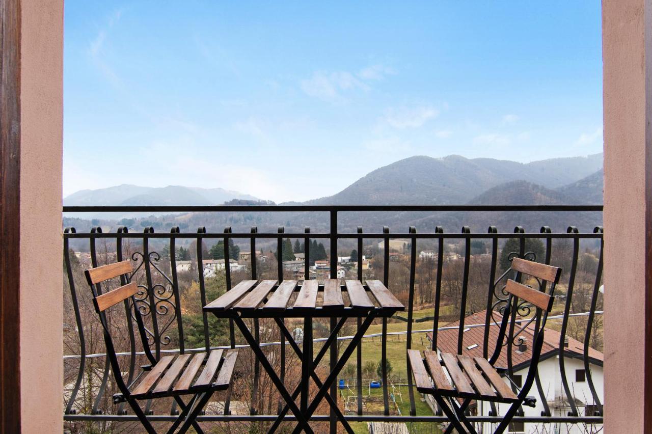 La Mansarda Di Eros E Tiziana Apartment Lanzo D'intelvi Luaran gambar