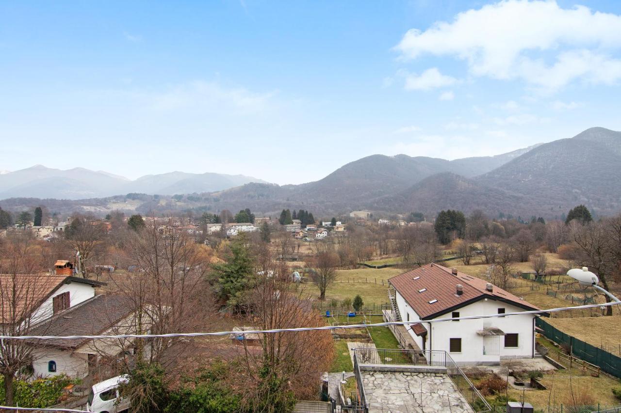 La Mansarda Di Eros E Tiziana Apartment Lanzo D'intelvi Luaran gambar
