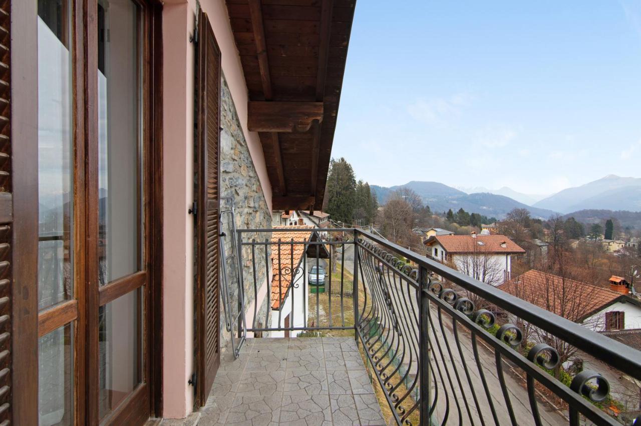 La Mansarda Di Eros E Tiziana Apartment Lanzo D'intelvi Luaran gambar