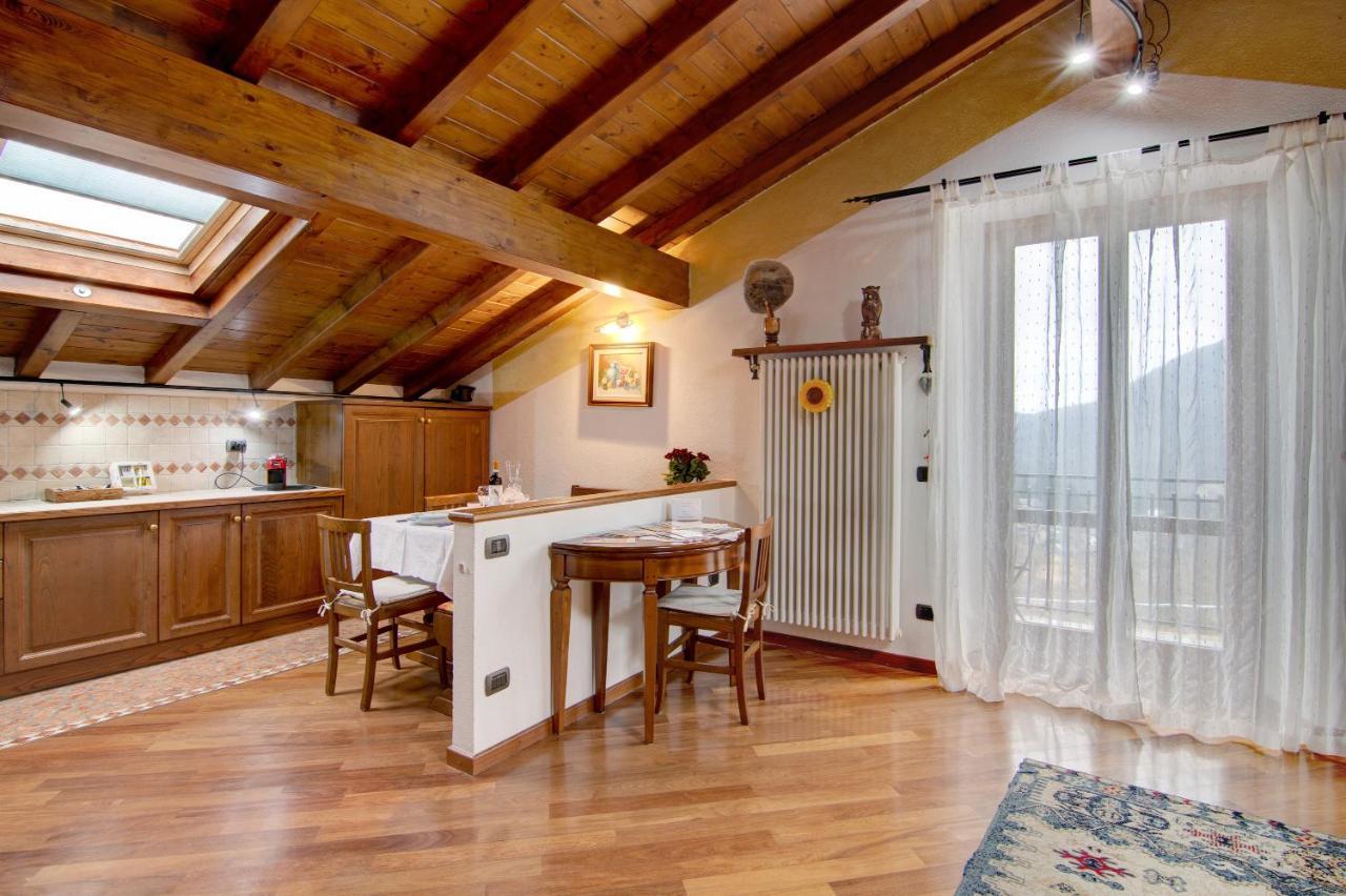 La Mansarda Di Eros E Tiziana Apartment Lanzo D'intelvi Luaran gambar