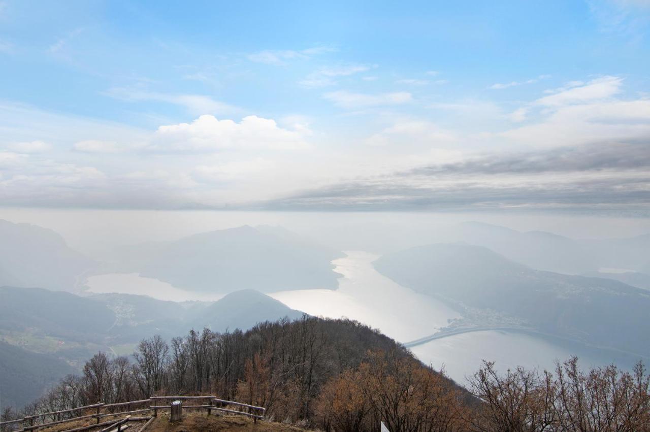 La Mansarda Di Eros E Tiziana Apartment Lanzo D'intelvi Luaran gambar