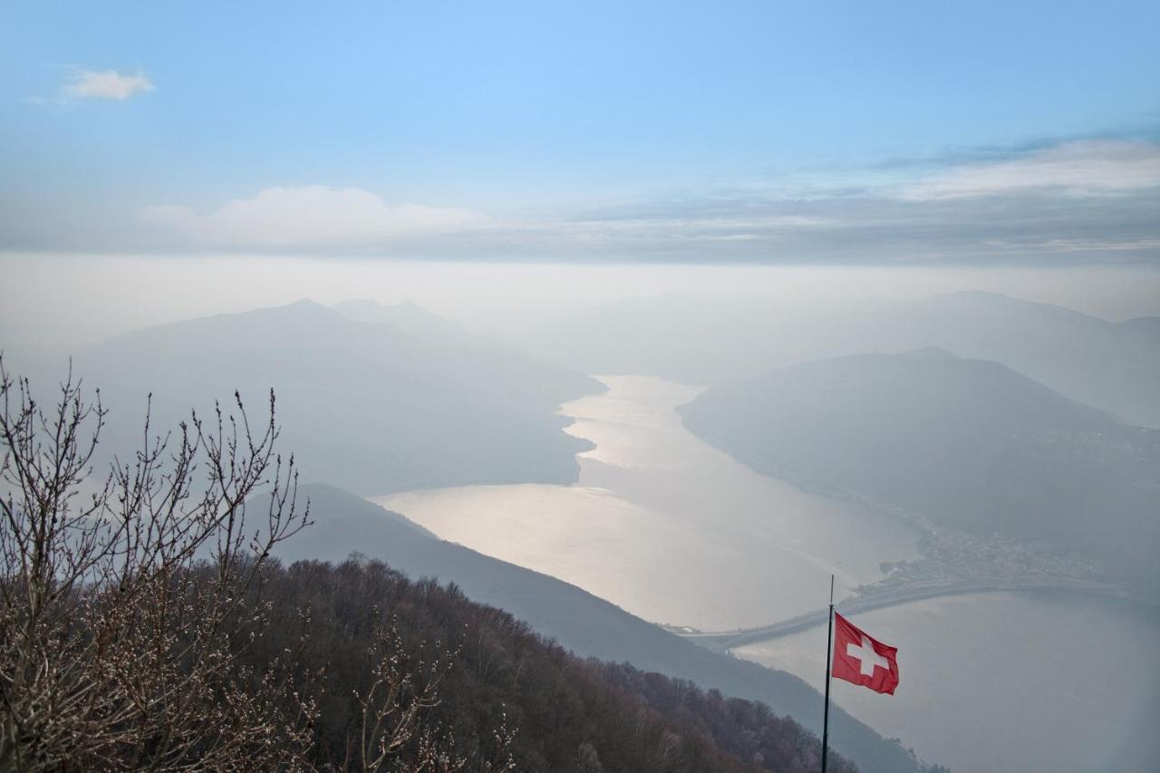 La Mansarda Di Eros E Tiziana Apartment Lanzo D'intelvi Luaran gambar