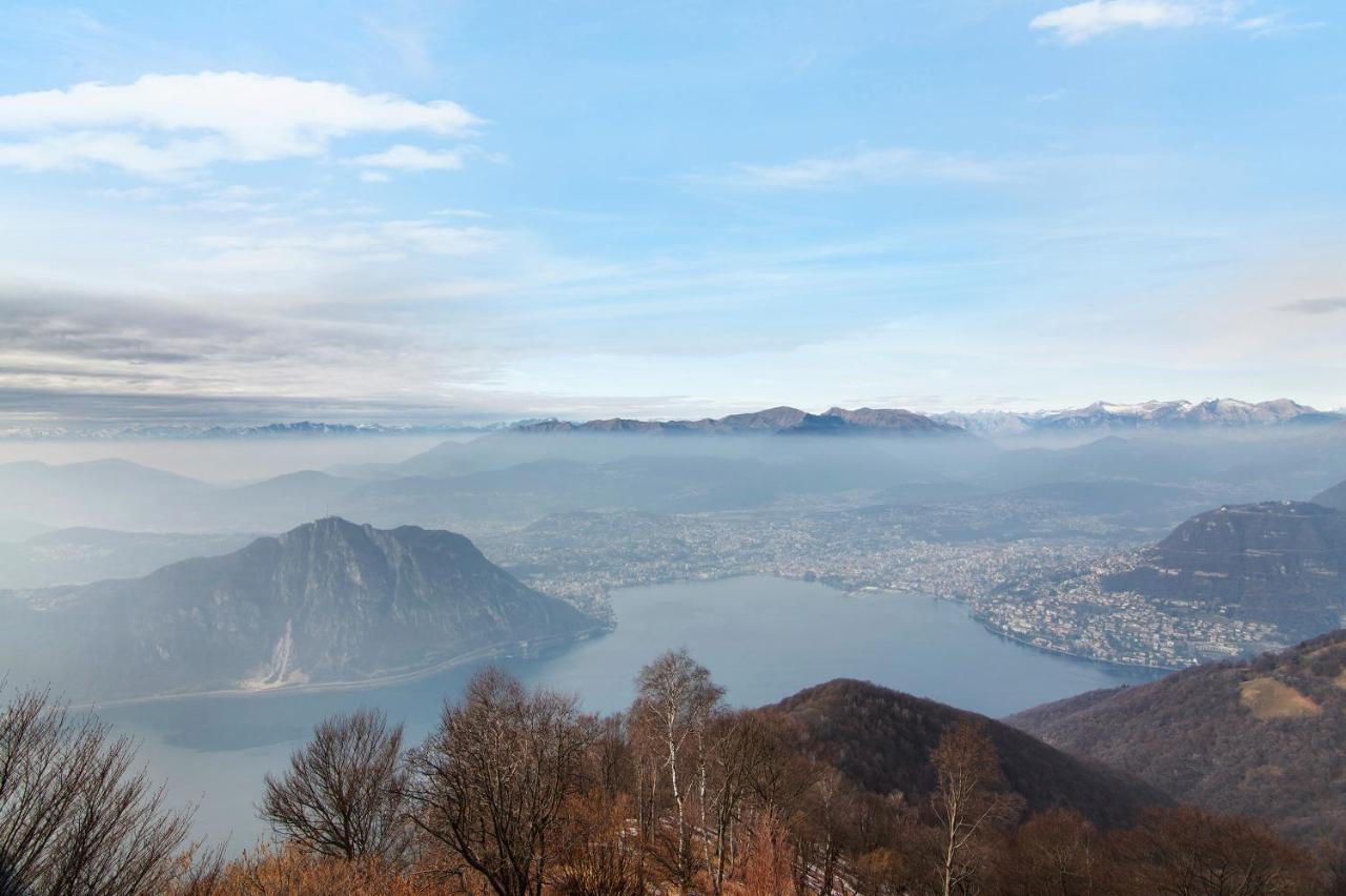 La Mansarda Di Eros E Tiziana Apartment Lanzo D'intelvi Luaran gambar