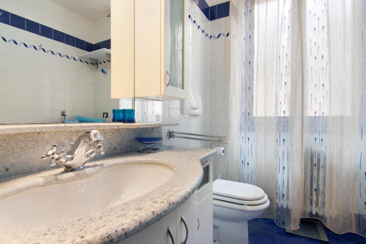 La Mansarda Di Eros E Tiziana Apartment Lanzo D'intelvi Luaran gambar