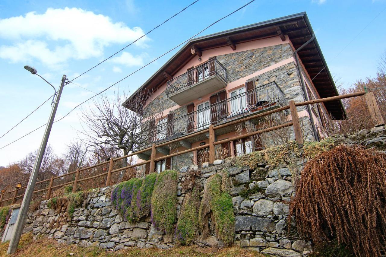La Mansarda Di Eros E Tiziana Apartment Lanzo D'intelvi Luaran gambar