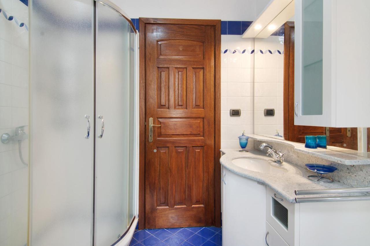La Mansarda Di Eros E Tiziana Apartment Lanzo D'intelvi Luaran gambar