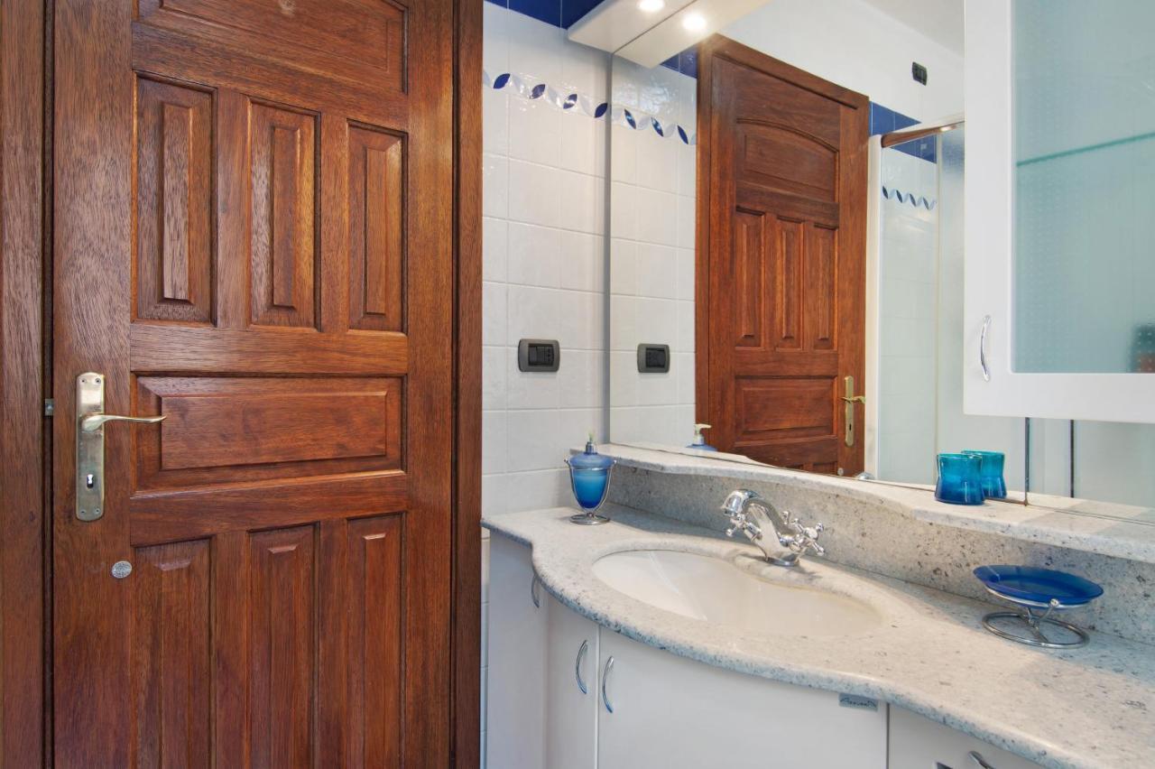 La Mansarda Di Eros E Tiziana Apartment Lanzo D'intelvi Luaran gambar