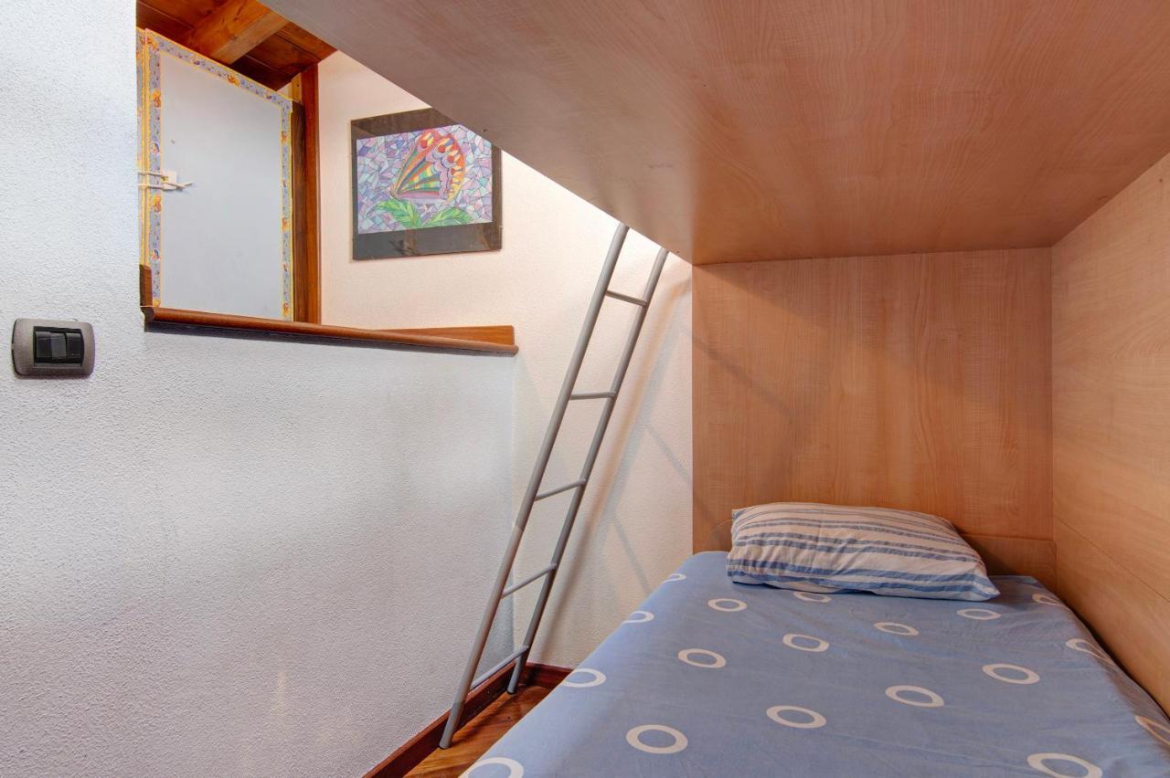 La Mansarda Di Eros E Tiziana Apartment Lanzo D'intelvi Luaran gambar