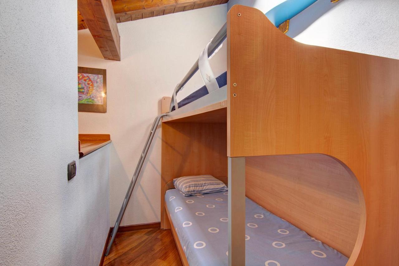 La Mansarda Di Eros E Tiziana Apartment Lanzo D'intelvi Luaran gambar